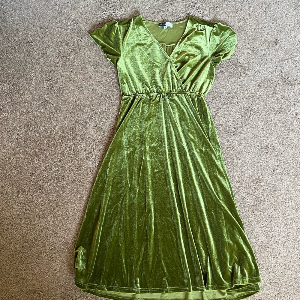 Velvety green dresd